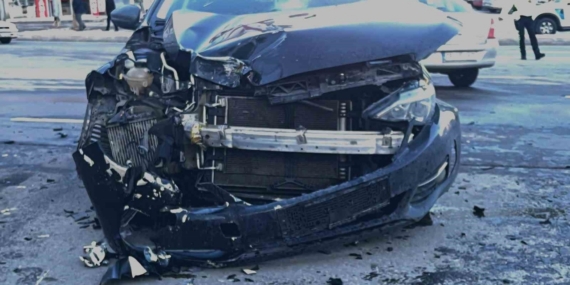 Bitlis’te otomobil ile motosiklet kafa kafaya çarpıştı: 1 yaralı