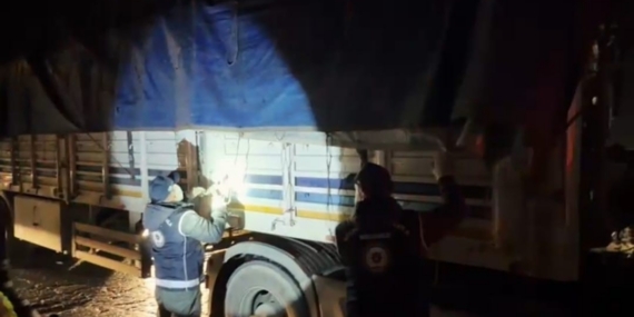 Bitlis’te tır dorsesinde 31 göçmen yakalandı