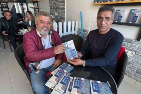 Bodrum’da emekli polis memurundan şiir kitabı imza gününe yoğun ilgi