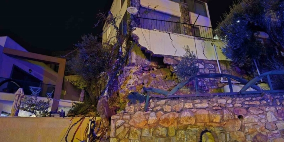 Bodrum’da sağanak yağış: Yollar kapandı, ev ve iş yerlerini su bastı