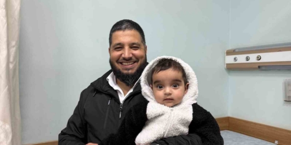 Boğazına cisim kaçan çocuğu ’Heimlich’ manevrasıyla kurtardı