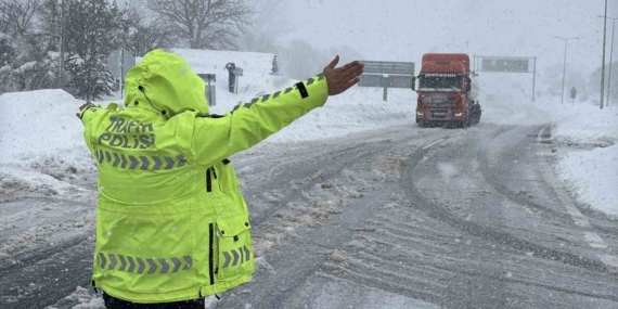 Bolu Dağı geçişi ağır tonajlı araç geçişine geliş-gidiş açıldı
