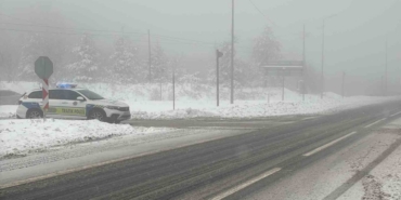 Bolu Dağı’nda kar yağışı etkili oluyor: Kar kalınlığı 20 santimetreye ulaştı