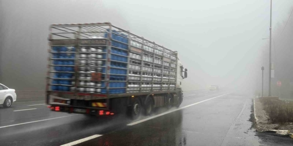 Bolu Dağı’nda sis ve sağanak etkili: Görüş mesafesi 30 metreye düştü