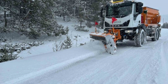 Bolu’da 486 köy yolundan 263’ü ulaşıma kapandı: "Zorunlu olmadıkça trafiğe çıkmayalım"