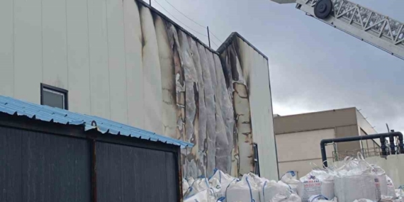 Bolu’da fabrika yangını büyümeden söndürüldü