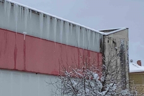 Bolu’da kar ve buz kütleleri tehlike saçıyor