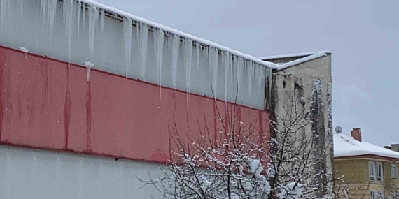 Bolu’da kar ve buz kütleleri tehlike saçıyor