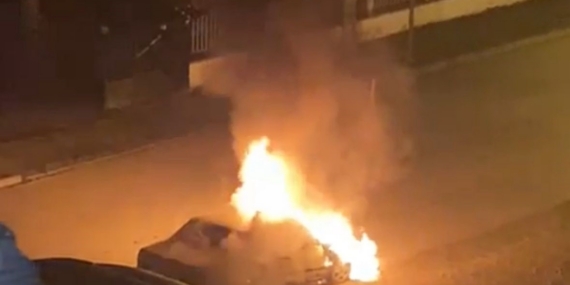 Bolu’da Tofaş otomobil alev alev yandı