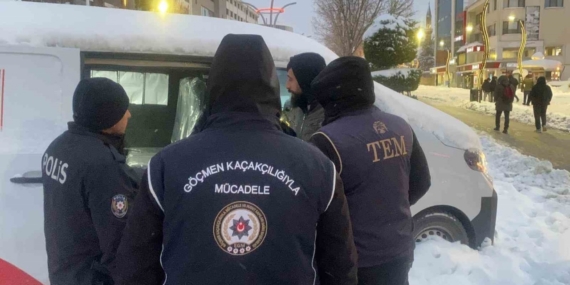 Bolu’da yılbaşı gecesi öncesi sıkı denetim: Tek tek kimlik kontrolü yapıldı