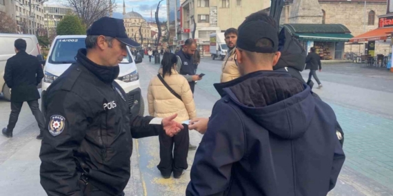 Bolu’nun en işlek caddesinde kaçak göçmen uygulaması