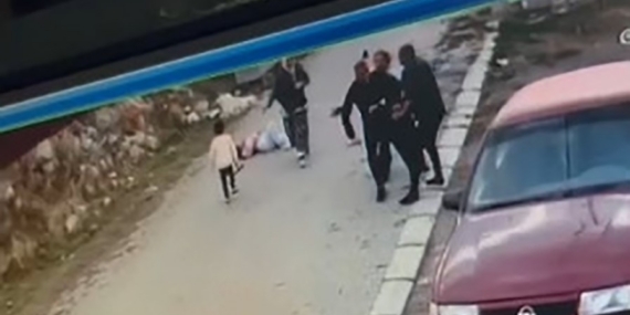 Boşanma aşamasındaki eşini bıçakladı