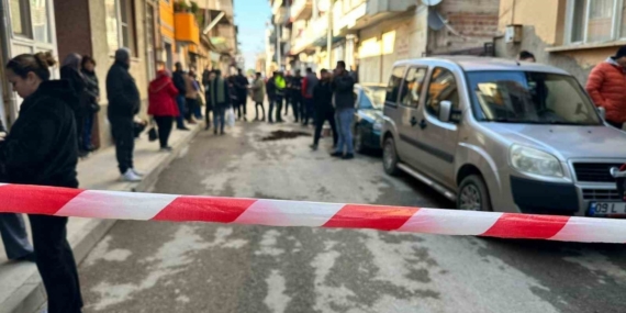 Boşanma aşamasındaki eşini sokak ortasında öldürdü