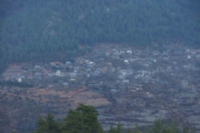 Bu köyde güneş ancak saat 12.30’da görülebiliyor
