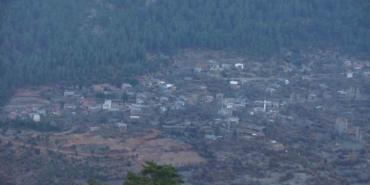 Bu köyde güneş ancak saat 12.30’da görülebiliyor