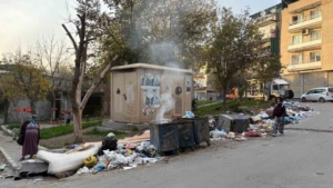 Buca’da park manzaralı çöp dağları