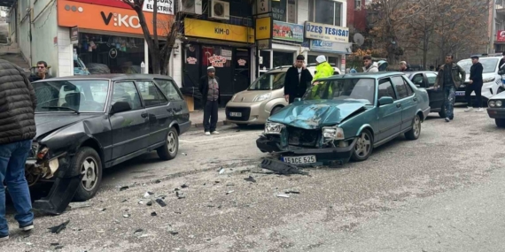 Burdur’da 2 Tofaş çarpıştı: 1 yaralı