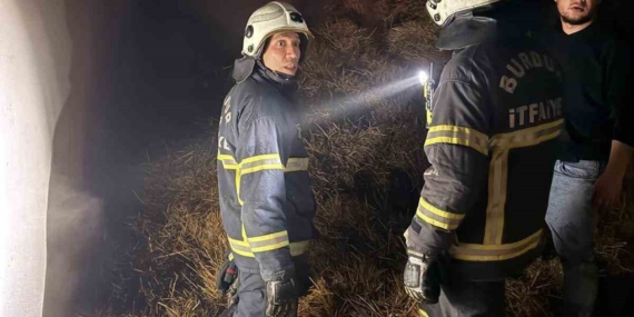 Burdur’da çıkan yangında 2 bine yakın saman balyası zarar gördü