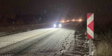 Burdur’da kar yağışı nedeniyle birçok araç yola kaldı