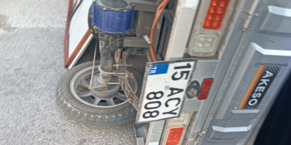 Burdur’da minibüsle üç tekerlekli motosiklet çarpıştı: 2 yaralı