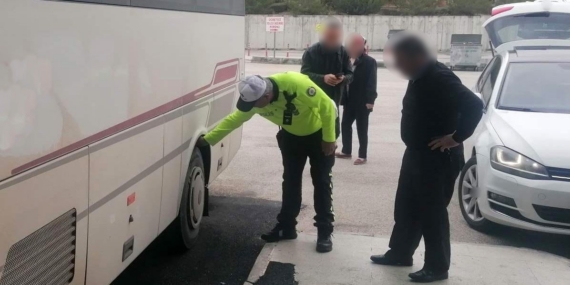 Burdur’da polis ekiplerinden kış lastiği denetimi