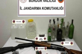 Burdur’da yeni yıl öncesi kaçak alkol ve silah ele geçirildi