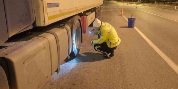 Burdur’da yük taşıyan araçlara yönelik denetimde 25 araç ve sürücüsüne idari ceza