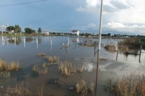 Burhaniye de yazlıklar su altında kaldı