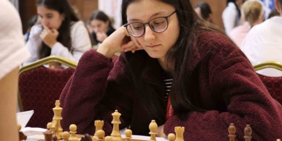 Bursa Büyükşehir Belediyesporlu Arya Aydoğan Dünya dördüncüsü