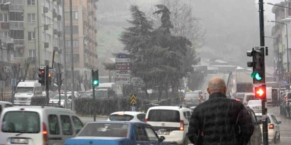 Bursa şehir merkezi de beyazlara büründü