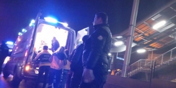 Bursa’da gece saatlerinde eğlence mekanı önünde silahlı kavga: 1’i ağır, 2 yaralı