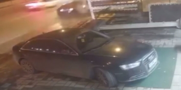 Bursa’da gece yarısı kaza anı kamerada : 1’i ağır 4 yaralı