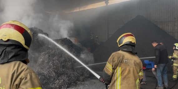 Bursa’da metal geri dönüşüm fabrikasında yangın paniği