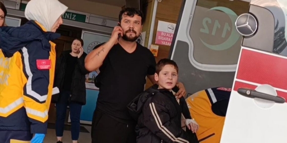 Bursa’da nacakla oynayan çocuğun parmağı kopma noktasına geldi