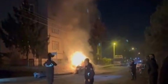 Bursa’da seyir halindeki otomobil alev aldı