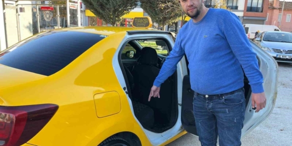 Bursalı taksici yaşlı çiftin araçta unuttuğu 5500 Euro’yu teslim etti
