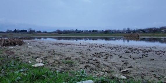 Büyükçekmece gölünde su azalıyor