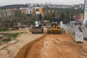 Büyükşehir Belediyesi, Kuşadası’nın yollarını yenilemeyi sürdürüyor