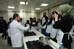 Büyükşehir KAYMEK’ten yabancı öğrencilere Kayseri Yemekleri Kursu ve Yağlama etkinliği