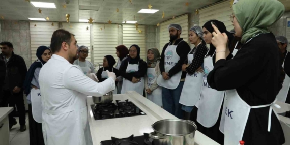 Büyükşehir KAYMEK’ten yabancı öğrencilere Kayseri Yemekleri Kursu ve Yağlama etkinliği