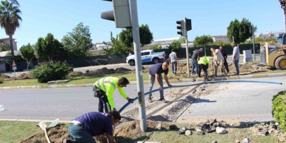 Büyükşehir Manavgat’ın sinyalizasyon altyapısını yeniliyor