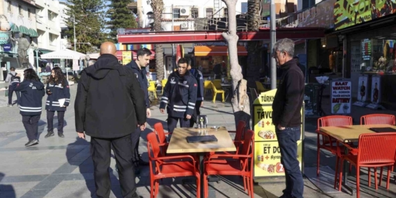 Büyükşehir Zabıtasından kaldırım işgallerine sıkı denetim