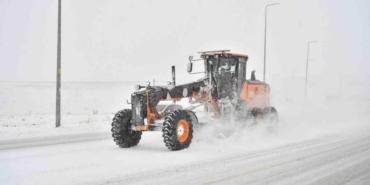Büyükşehirin karla mücadele ekipleri tam kadro sahada