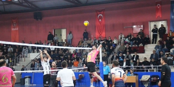 Çal’da düzenlenen voleybol turnuvasında final maçları heyecanı zirveye taşıdı
