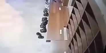 Camide ayakkabı hırsızlığı