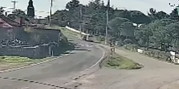 Çanakkale’de iki araç çarpıştı: Kaza anı kamerada