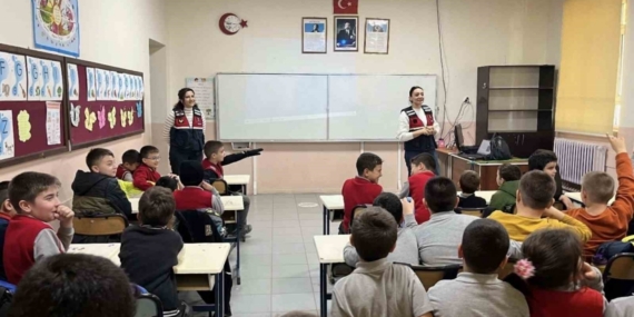 Çanakkale’de jandarma ekipleri KADES ve güvenlik hakkında bilgilendirdi