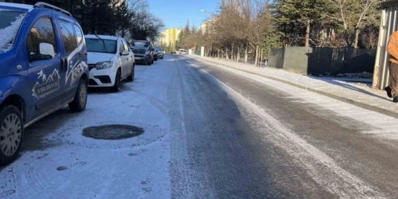 Çankaya’da yollar buz pistine döndü