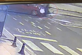 Çarpıştığı arabanın üzerinden takla attı: O anlar kamerada