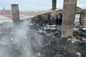 Çatak’ta çatı yangını: 2 kişi dumandan etkilendi